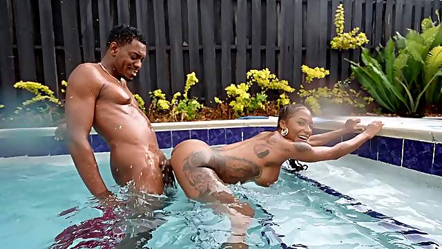 Ebony Beauty Handles Lover’s Wet BBC In Ways That Seem Out Of This World